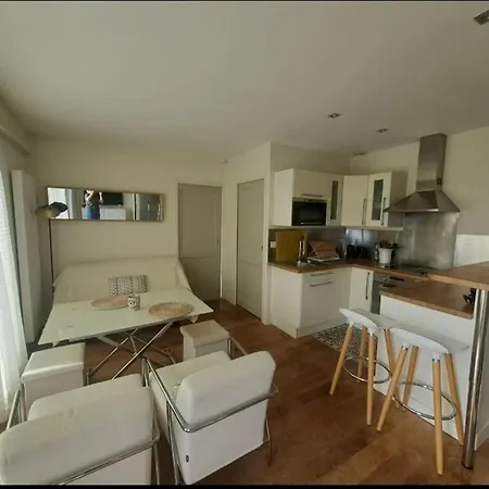T2 Centre, A 2 Minutes, Parking Apartment *