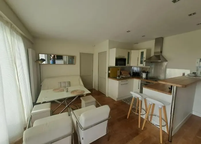 T2 Centre, à 2 Minutes, Parking Appartement *